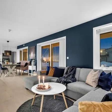 Large With 4 Bedrooms, Free Parking, 400m From Trainstaion Lillestrom