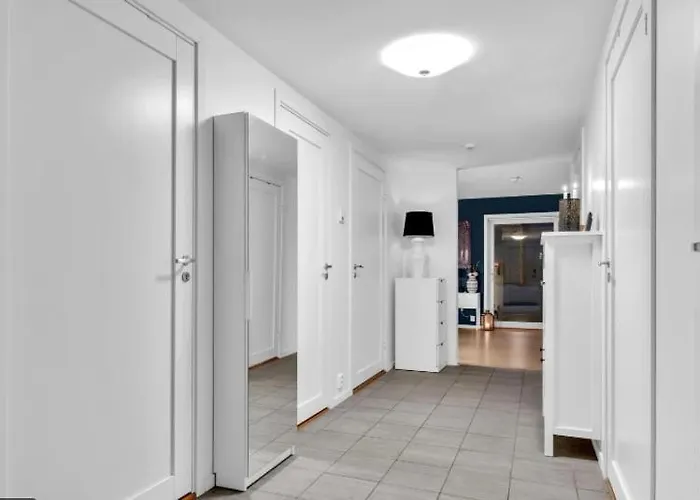 Large With 4 Bedrooms, Free Parking, 400m From Trainstaion * Lillestrøm