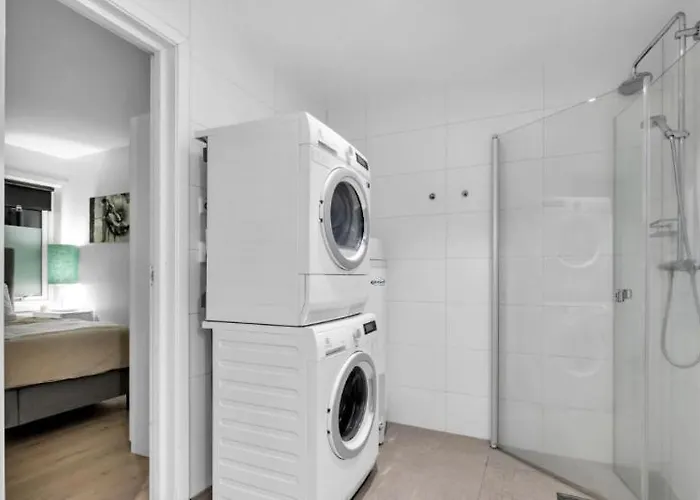 Large With 4 Bedrooms, Free Parking, 400m From Trainstaion * Lillestrøm