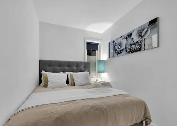Large With 4 Bedrooms, Free Parking, 400m From Trainstaion Lägenhet Lillestrøm