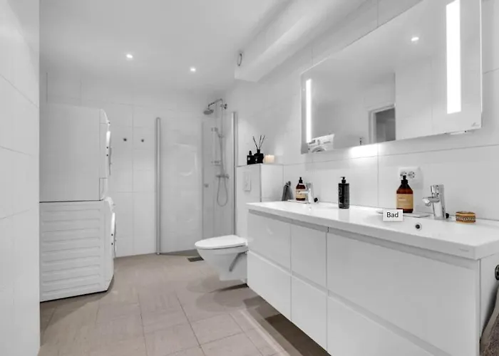 Lägenhet Large With 4 Bedrooms, Free Parking, 400m From Trainstaion