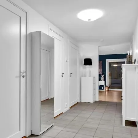 Large With 4 Bedrooms, Free Parking, 400m From Trainstaion * Lillestrøm