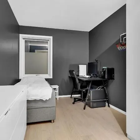 Apartamento Large With 4 Bedrooms, Free Parking, 400m From Trainstaion Lillestrøm