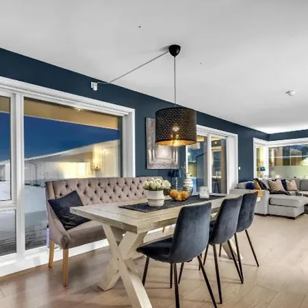 Large With 4 Bedrooms, Free Parking, 400m From Trainstaion Apartamento Lillestrøm